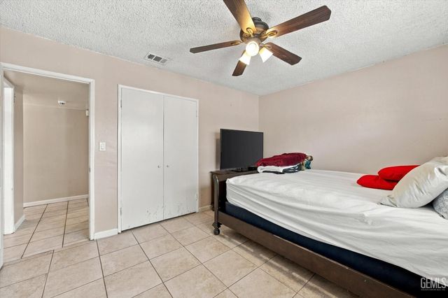 1324 Emery Avenue, Bakersfield, CA 93304