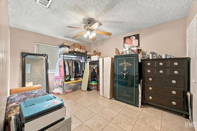 1324 Emery Avenue, Bakersfield, CA 93304