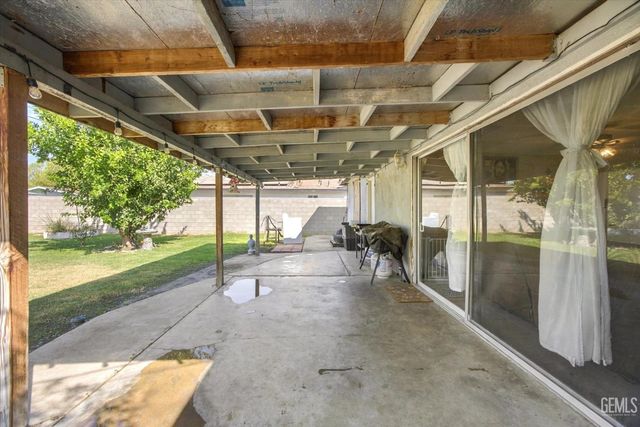 1324 Emery Avenue, Bakersfield, CA 93304