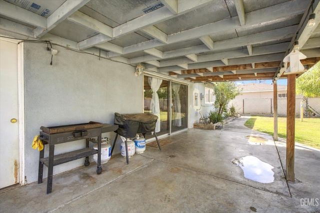 1324 Emery Avenue, Bakersfield, CA 93304
