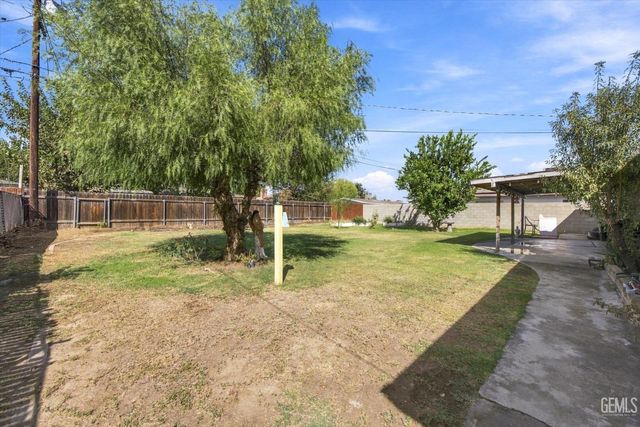 1324 Emery Avenue, Bakersfield, CA 93304
