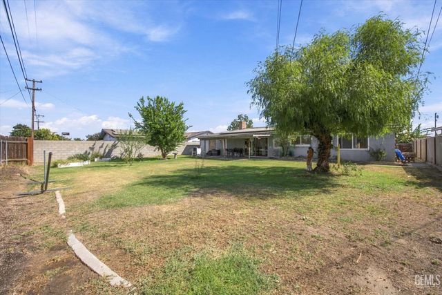 1324 Emery Avenue, Bakersfield, CA 93304