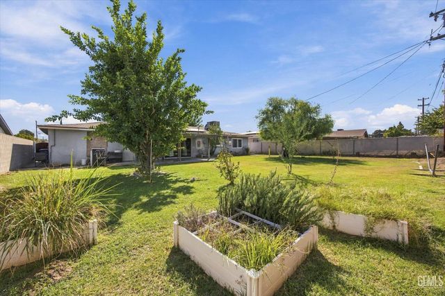 1324 Emery Avenue, Bakersfield, CA 93304