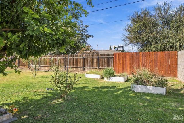 1324 Emery Avenue, Bakersfield, CA 93304