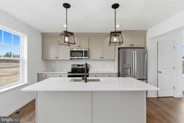 49 SCAMMEL DR, Bunker Hill, WV 25413