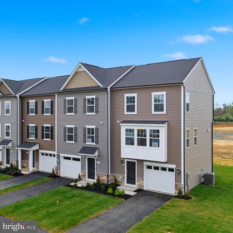 49 SCAMMEL DR, Bunker Hill, WV 25413