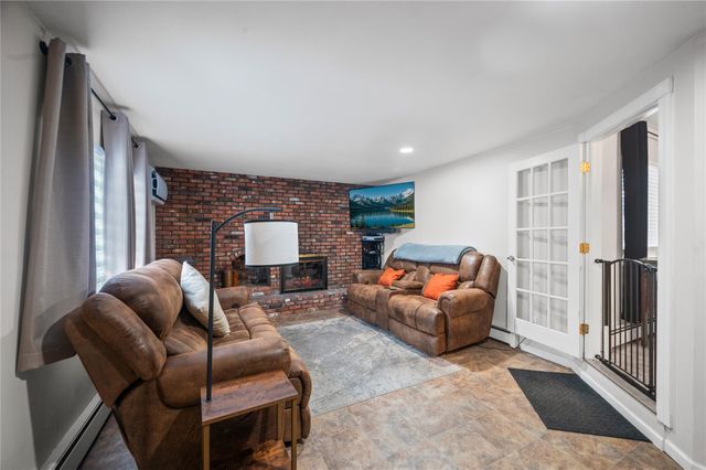 11 Hyde Lane, Coram, NY 11727