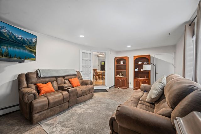 11 Hyde Lane, Coram, NY 11727