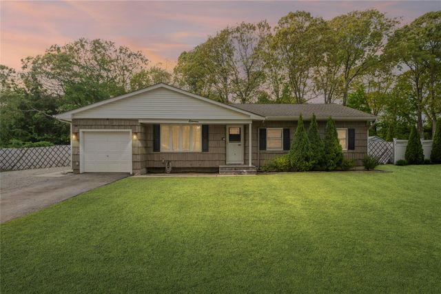 11 Hyde Lane, Coram, NY 11727
