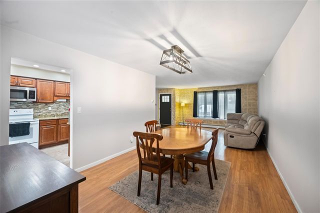 11 Hyde Lane, Coram, NY 11727