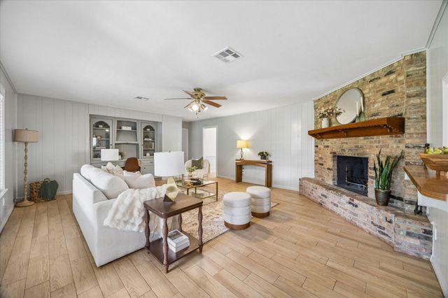 11423 Valley Spring Drive, Houston, TX 77043