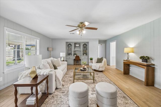 11423 Valley Spring Drive, Houston, TX 77043