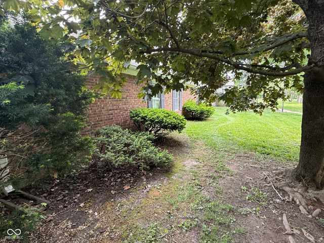 6076 Wingedfoot Court, Indianapolis, IN 46254