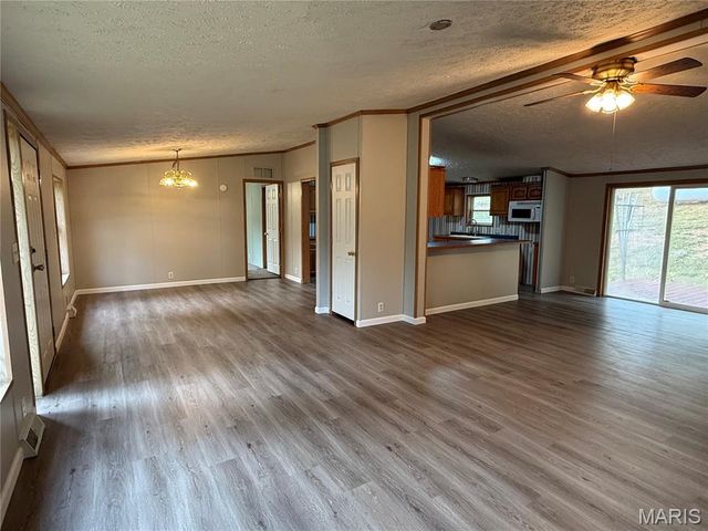 14063 New London Gravel Rd, New London, MO 63459