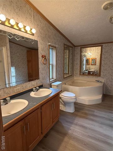 14063 New London Gravel Rd, New London, MO 63459