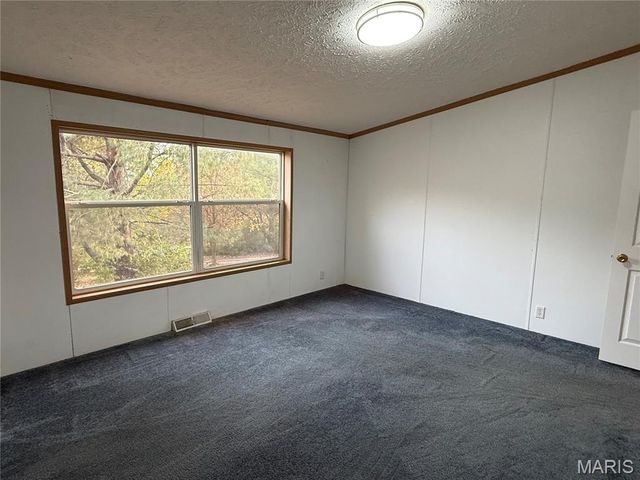 14063 New London Gravel Rd, New London, MO 63459