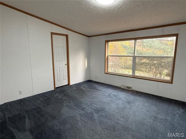 14063 New London Gravel Rd, New London, MO 63459