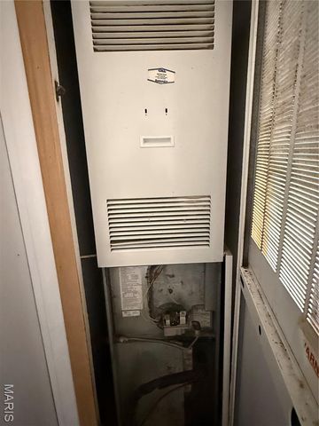 14063 New London Gravel Rd, New London, MO 63459