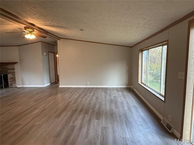 14063 New London Gravel Rd, New London, MO 63459