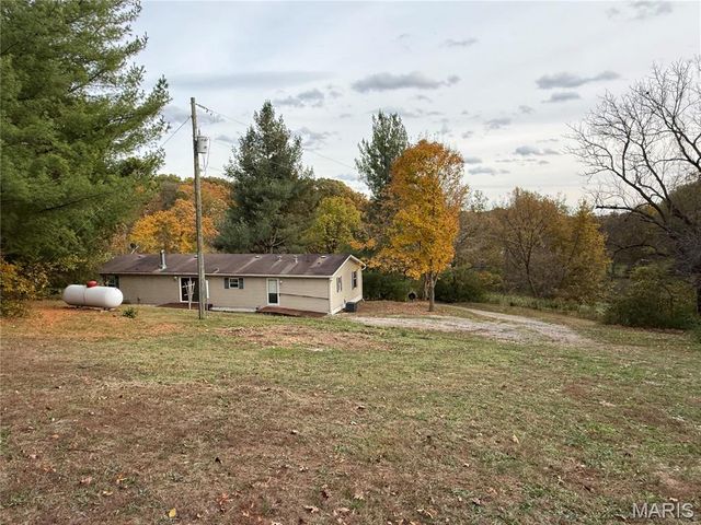 14063 New London Gravel Rd, New London, MO 63459