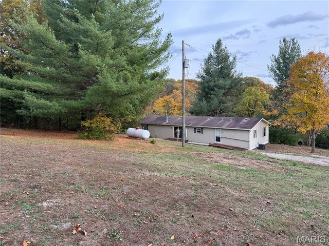 14063 New London Gravel Rd, New London, MO 63459