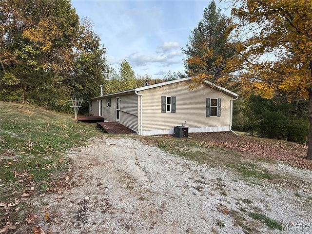 14063 New London Gravel Rd, New London, MO 63459