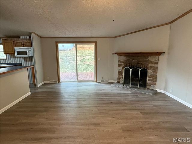 14063 New London Gravel Rd, New London, MO 63459