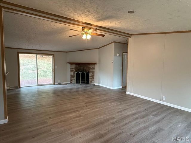 14063 New London Gravel Rd, New London, MO 63459