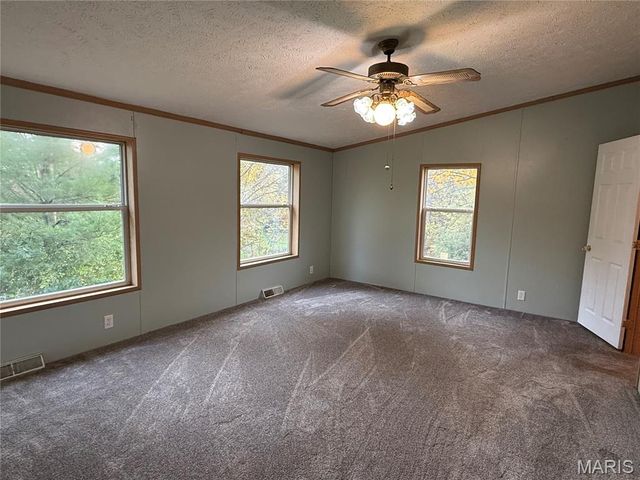 14063 New London Gravel Rd, New London, MO 63459