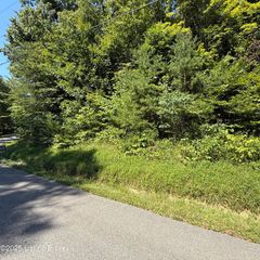 677 Lake Shore Dr, Mammoth Cave, KY 42259