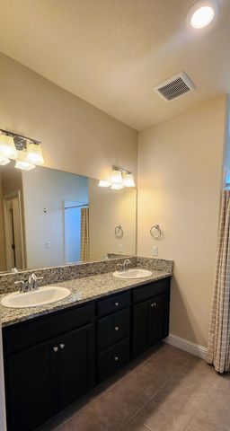 1810 Delft Court, Tulare, CA 93274