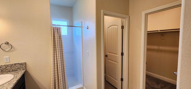 1810 Delft Court, Tulare, CA 93274