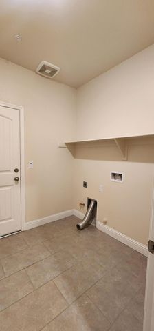 1810 Delft Court, Tulare, CA 93274