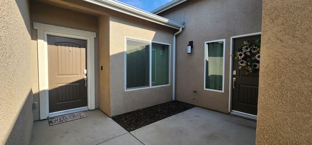 1810 Delft Court, Tulare, CA 93274