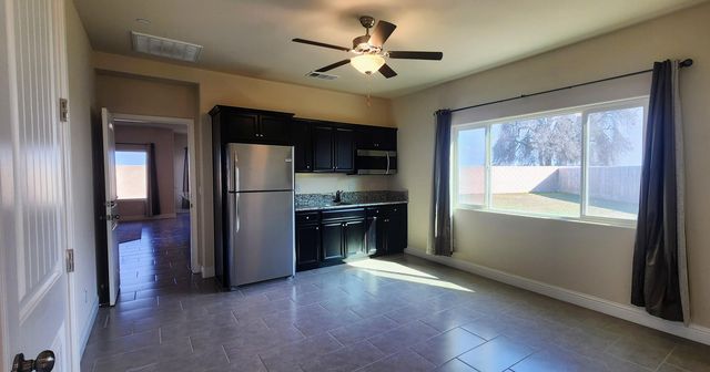 1810 Delft Court, Tulare, CA 93274