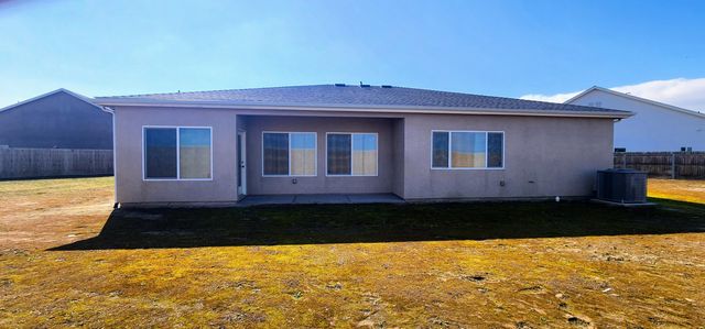 1810 Delft Court, Tulare, CA 93274