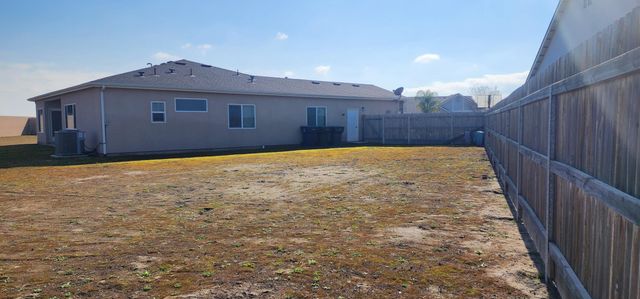 1810 Delft Court, Tulare, CA 93274