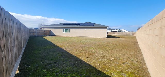 1810 Delft Court, Tulare, CA 93274