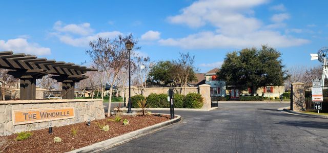 1810 Delft Court, Tulare, CA 93274