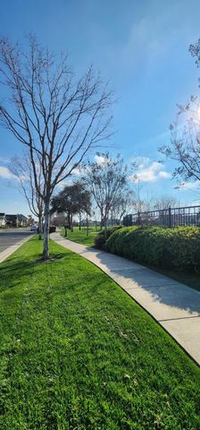 1810 Delft Court, Tulare, CA 93274