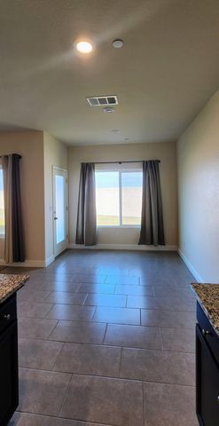 1810 Delft Court, Tulare, CA 93274