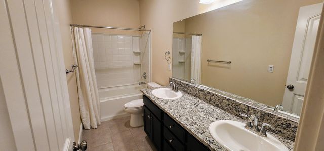 1810 Delft Court, Tulare, CA 93274