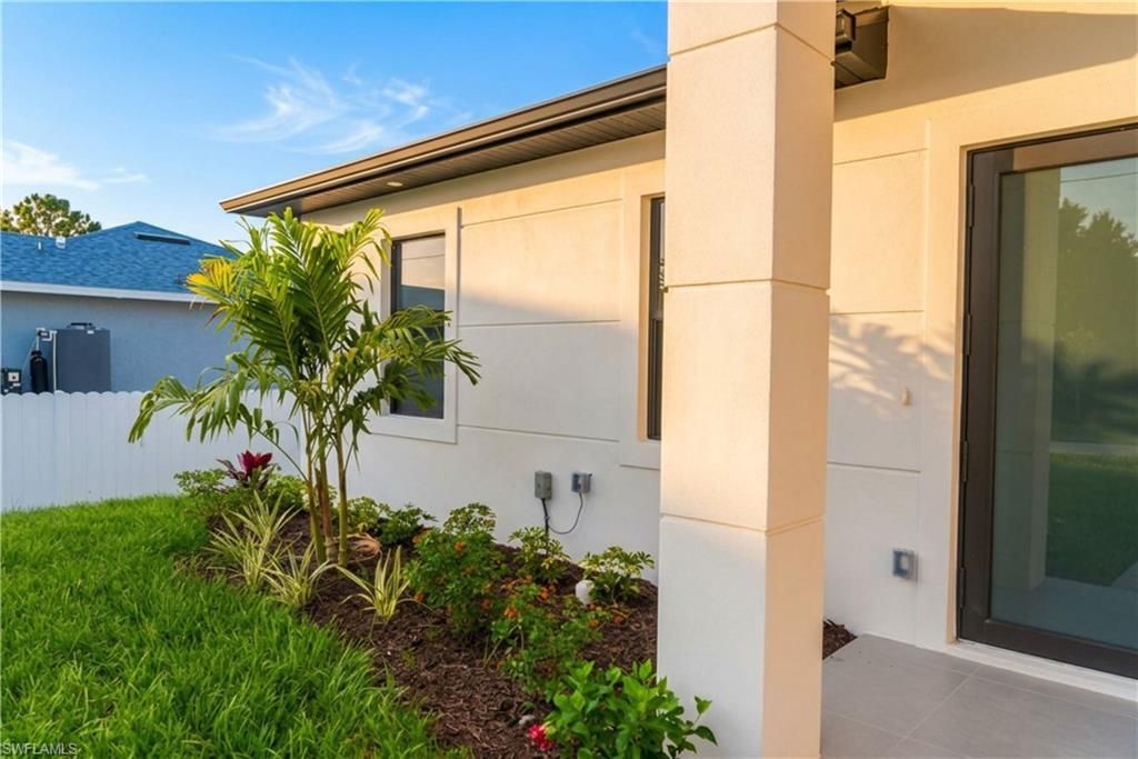429 Gray AVE S, LEHIGH ACRES, FL 33974 — photo 4