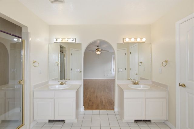 1061 Crestview Drive SW, Los Lunas, NM 87031