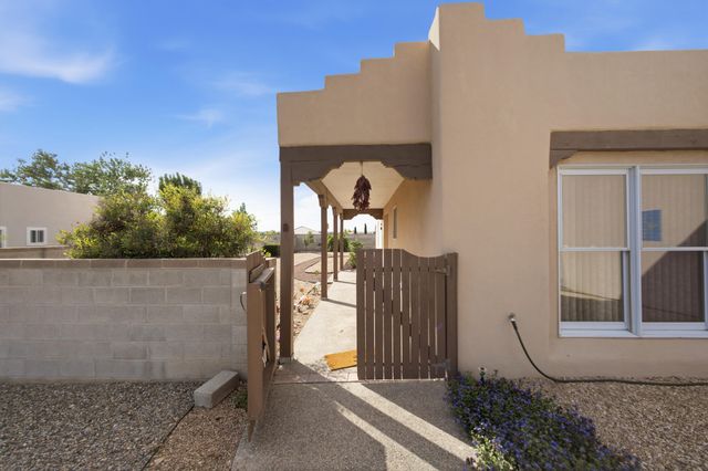 1061 Crestview Drive SW, Los Lunas, NM 87031