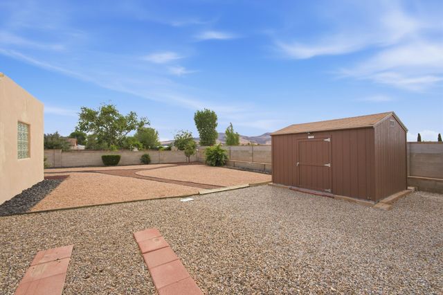 1061 Crestview Drive SW, Los Lunas, NM 87031