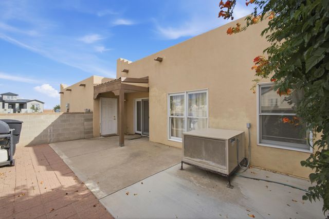 1061 Crestview Drive SW, Los Lunas, NM 87031