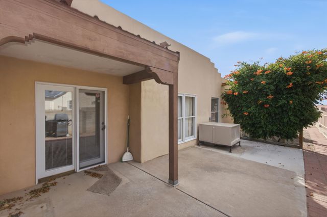 1061 Crestview Drive SW, Los Lunas, NM 87031