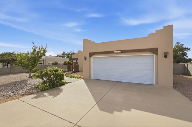 1061 Crestview Drive SW, Los Lunas, NM 87031