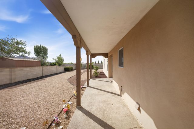 1061 Crestview Drive SW, Los Lunas, NM 87031